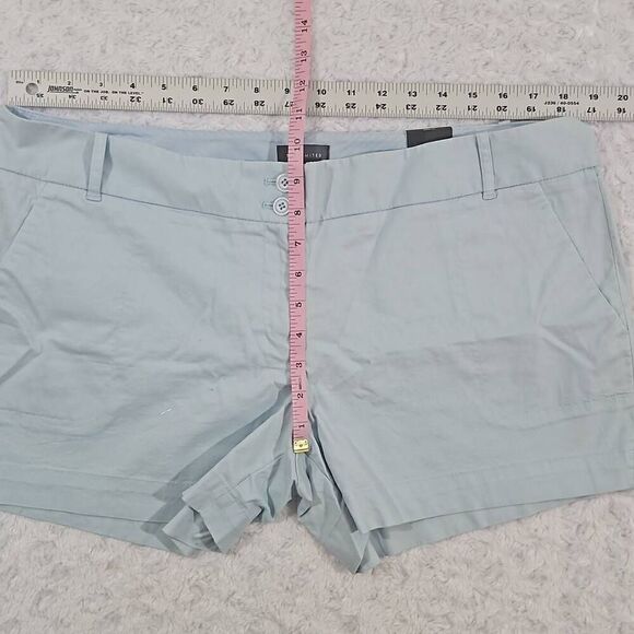 The limited women's size14 light blue, easy short chino short 4' inseam NWT - Picture 3 of 5
